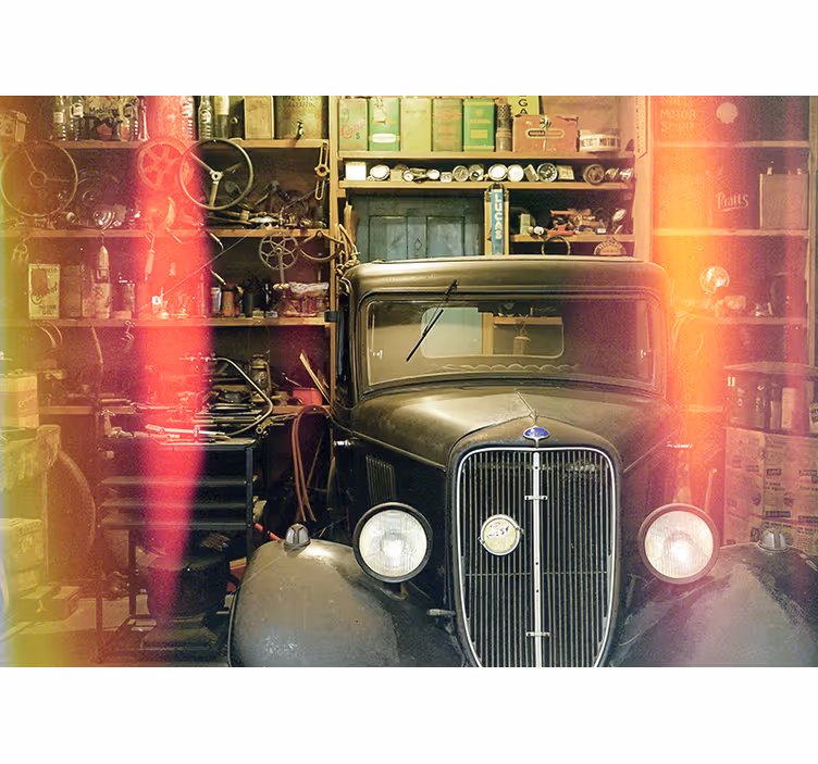 Papel mural vehículos exhibición de automóviles vintage - TenVinilo