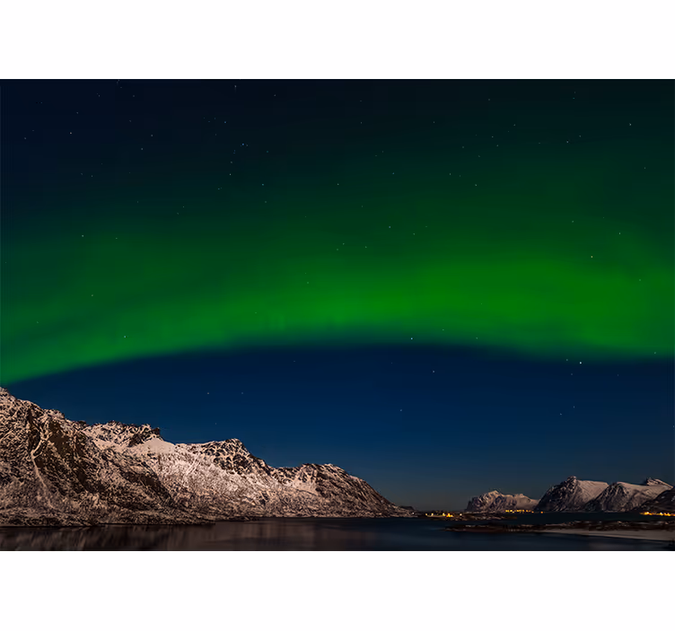 Papel mural naturaleza auroras boreales sobre montañas - TenVinilo
