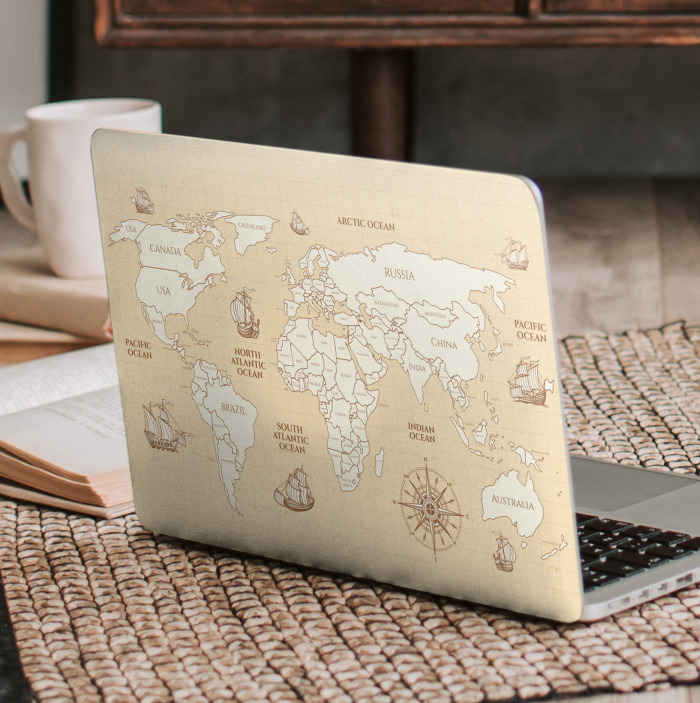 Vinilo para laptop mapamundi vintage con barcos - TenVinilo