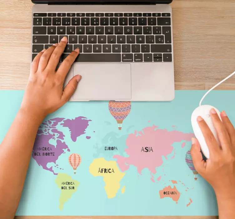 Mouse pad mapamundi diseño nórdico con globos aerostáticos. - TenVinilo