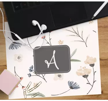 Mouse pad personalizable monograma floral inicial - TenVinilo