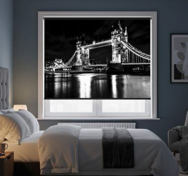 Cortina roller negra puente de londres de noche - TenVinilo