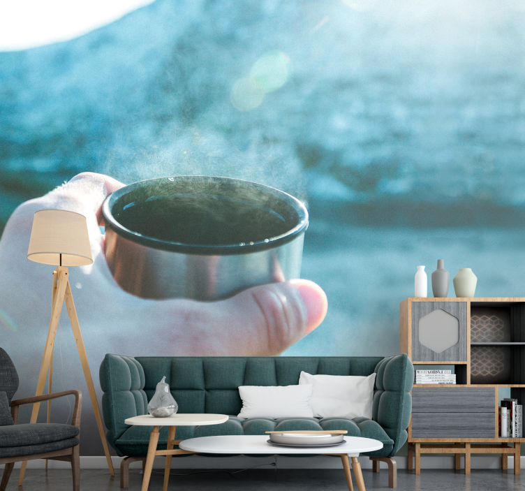 Papel mural gente sosteniendo bebida - TenVinilo