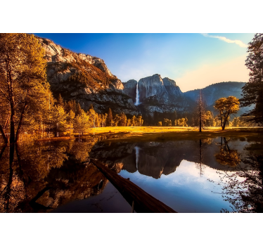 Fotomural de naturaleza La luz del sol reflejada en el río en el  - TenVinilo