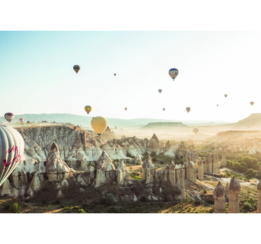 Mural de globos aerostáticos en montaña - TenVinilo