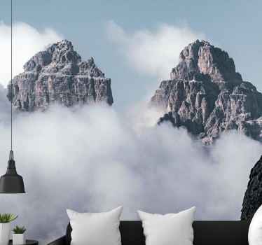 Papel mural montaña picos majestuosos sobre nubes - TenVinilo