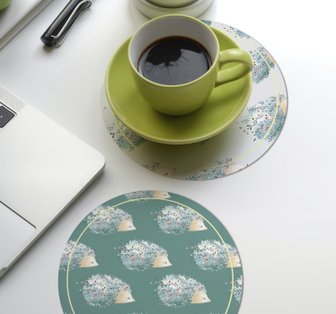 Posavasos moderno erizos en un entorno floral - TenVinilo