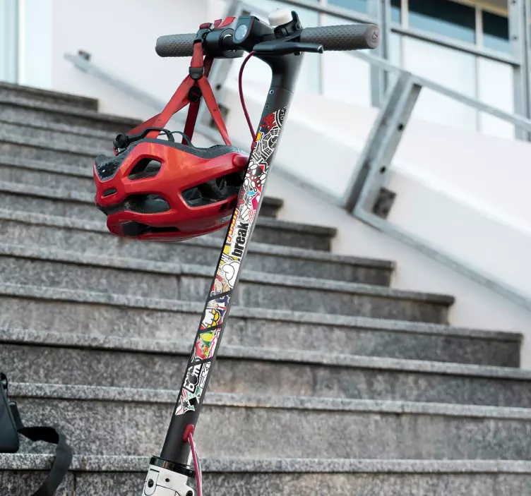 Adhesivo monopatín diseño de bomba - TenVinilo