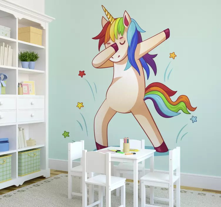 Sticker pared infantil unicornio arcoiris dando toques - TenVinilo