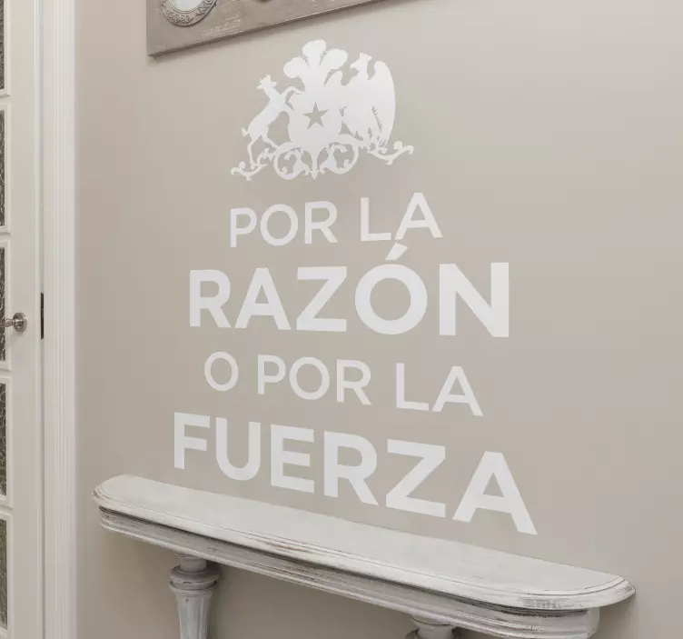 Vinilo pared frase por razón o fuerza - TenVinilo