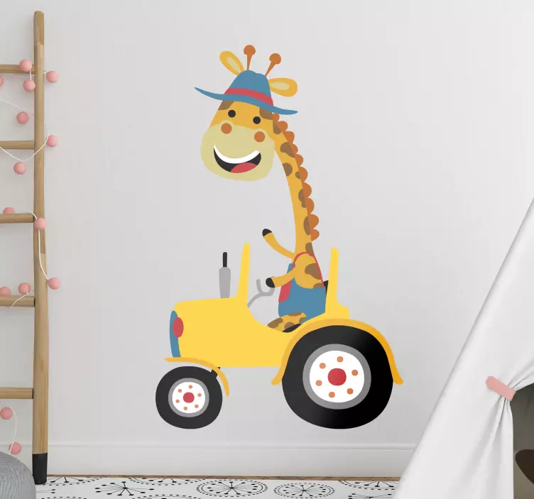 Vinilo infantil jirafa sobre tractor amarillo - TenVinilo