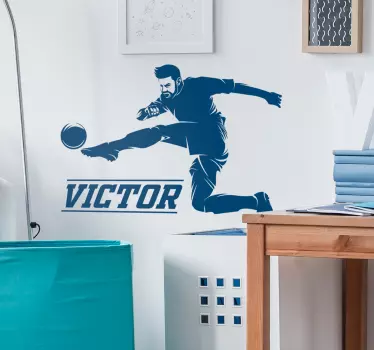 Vinilo personalizable futbolista chutando pelota - TenVinilo