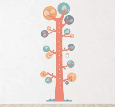 Vinilo infantil medidor árbol nórdico - TenVinilo