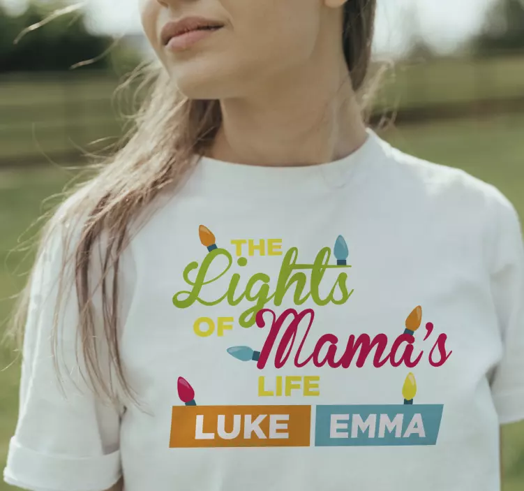 Camiseta navideña Luces de mamá personalizadas - TenVinilo