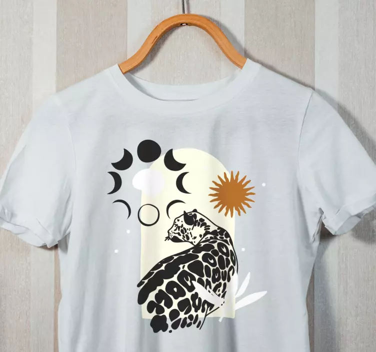Leopardo negro bajo el patrón de la luna camiseta personalizada - TenVinilo