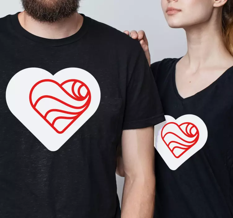 Camisetas parejas abrazo con forma de corazón - TenVinilo