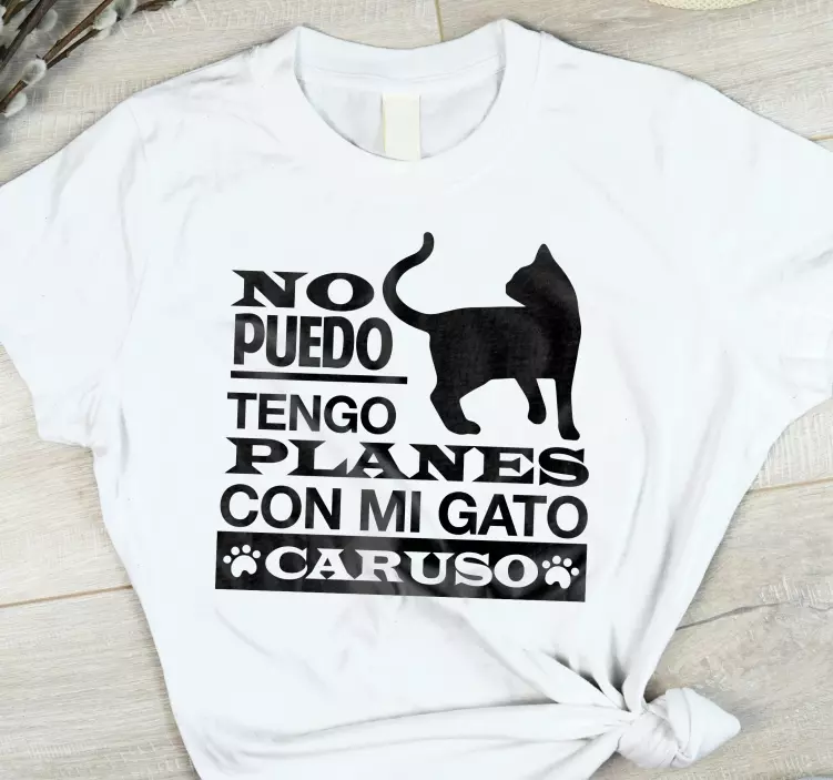 Camisetas con nombre Tengo planes con mi gato en español - TenVinilo