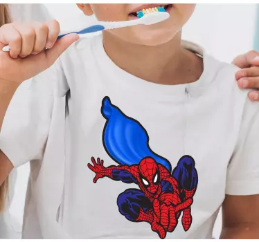 Camiseta niños Spiderman con repisa azul - TenVinilo