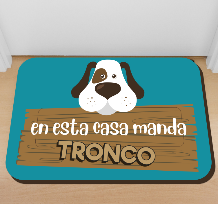 Alfombra vinílica con nombre En esta casa el perro manda - TenVinilo