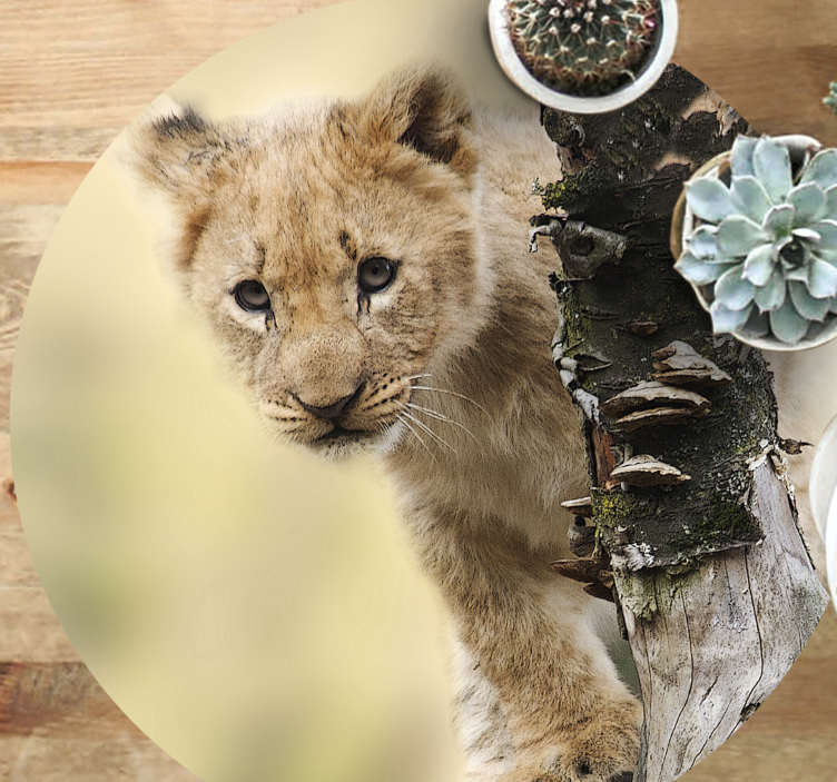 Alfombra vinílica animal print cachorro de león curioso - TenVinilo