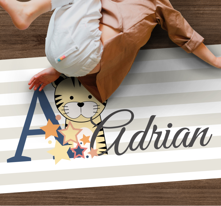 Alfombra vinílica bebé tigre pequeño a rayas con nombre - TenVinilo
