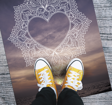 Alfombra vinílica mandala diseño elegante y con corazón - TenVinilo
